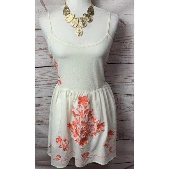 NWOT Lucca Couture Floral Embroidered Dress - Picture 2 of 8